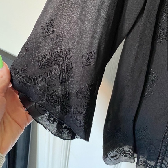 Black patterned blouse - Picture 3 of 5